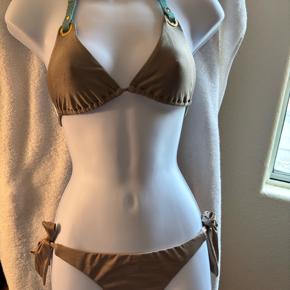 Vix Paul Hermanny Chic tan Bikini  with Halter Neck and faux strap gold accent - Picture 14 of 16